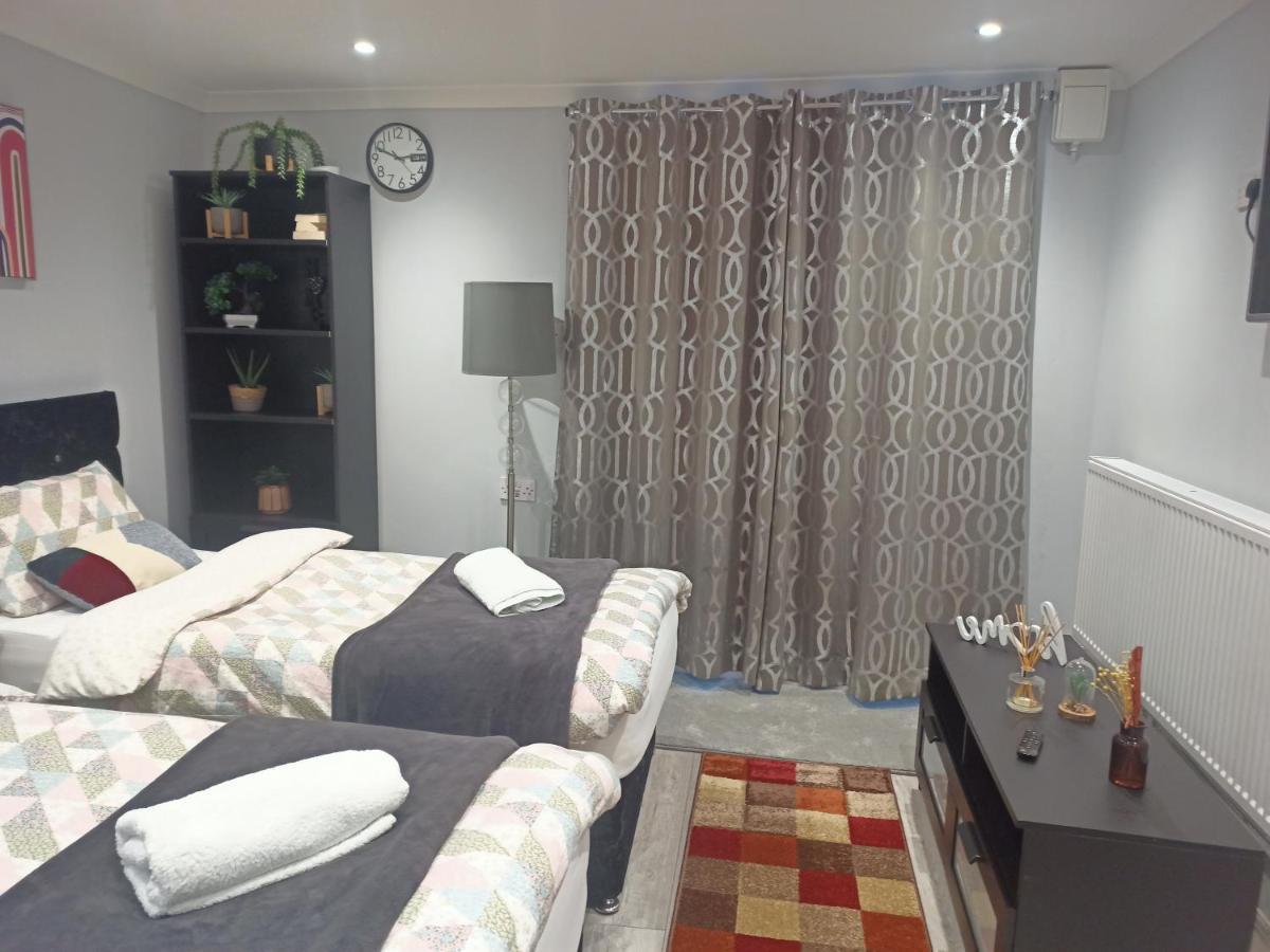 Homey Studio In Newport Perfect For Couples & Travelers Exterior photo