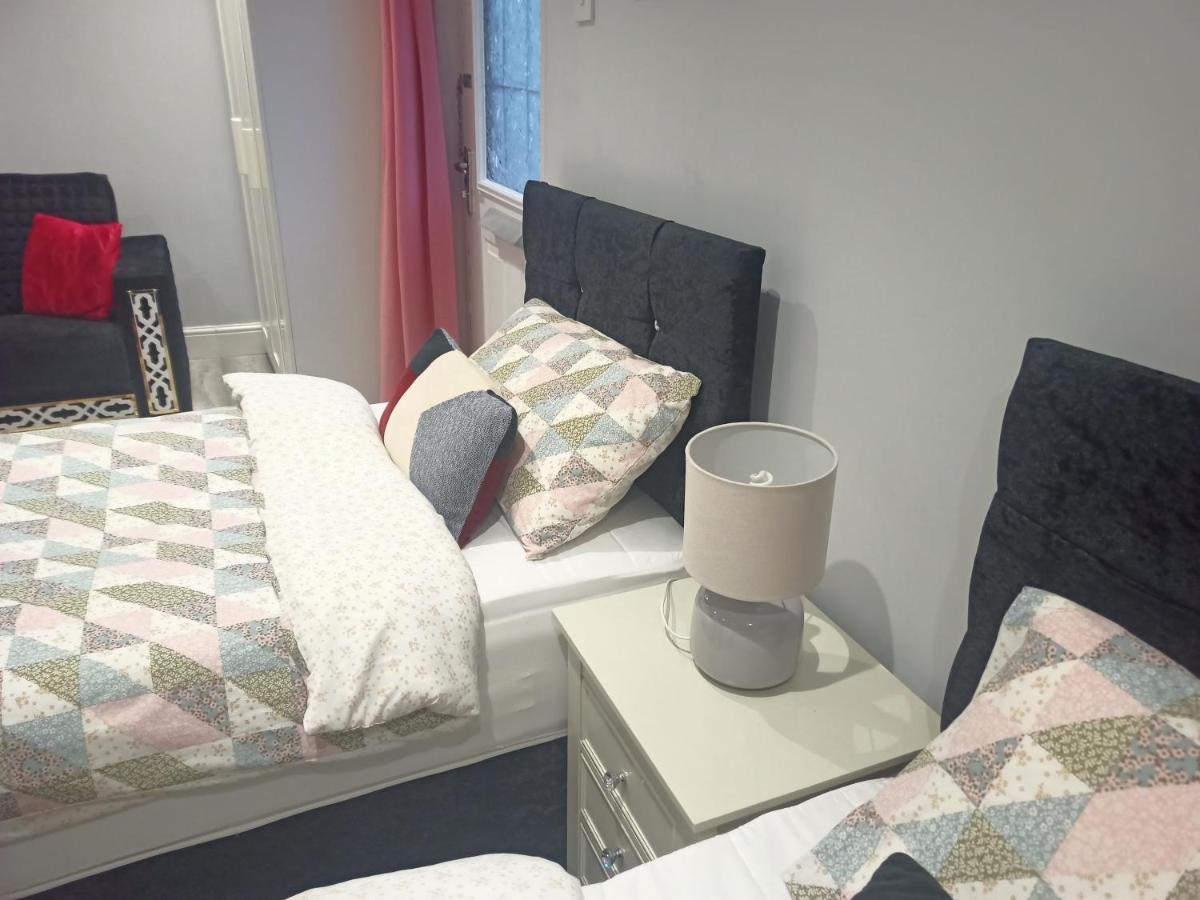 Homey Studio In Newport Perfect For Couples & Travelers Exterior photo