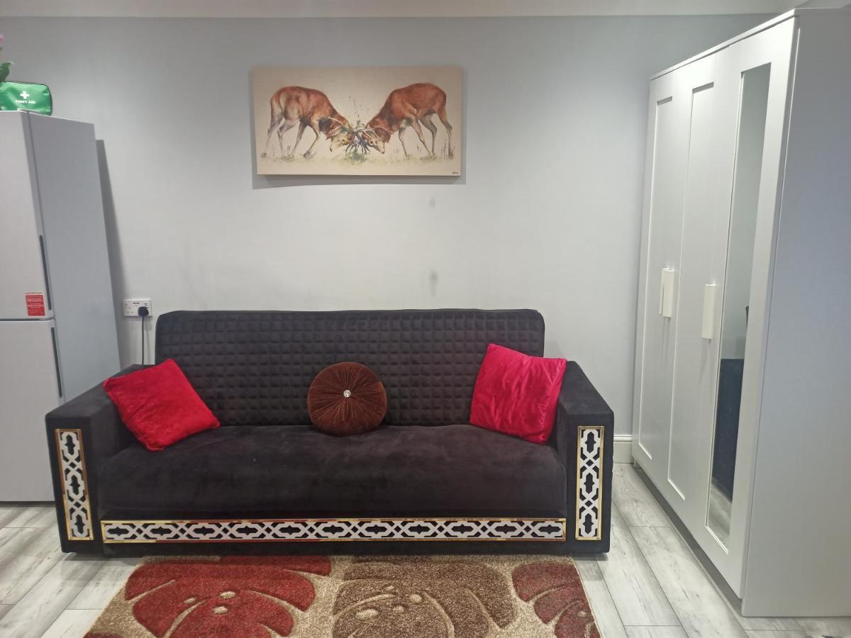 Homey Studio In Newport Perfect For Couples & Travelers Exterior photo
